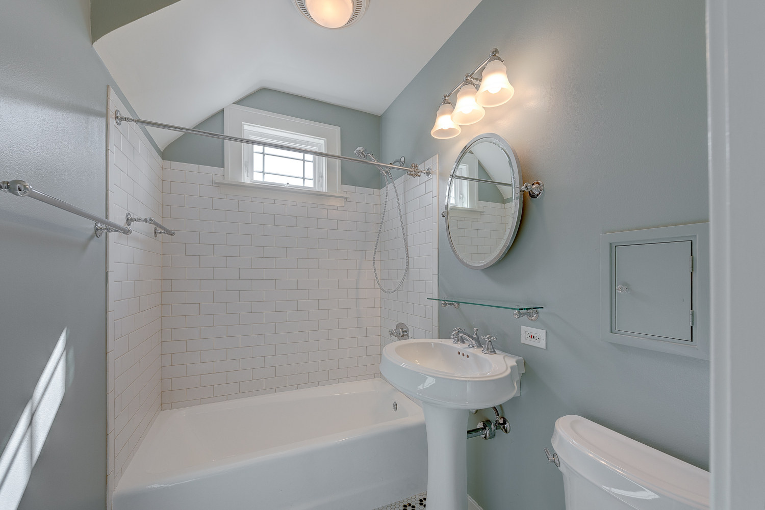 Small bathroom renovation by Platinum Builders