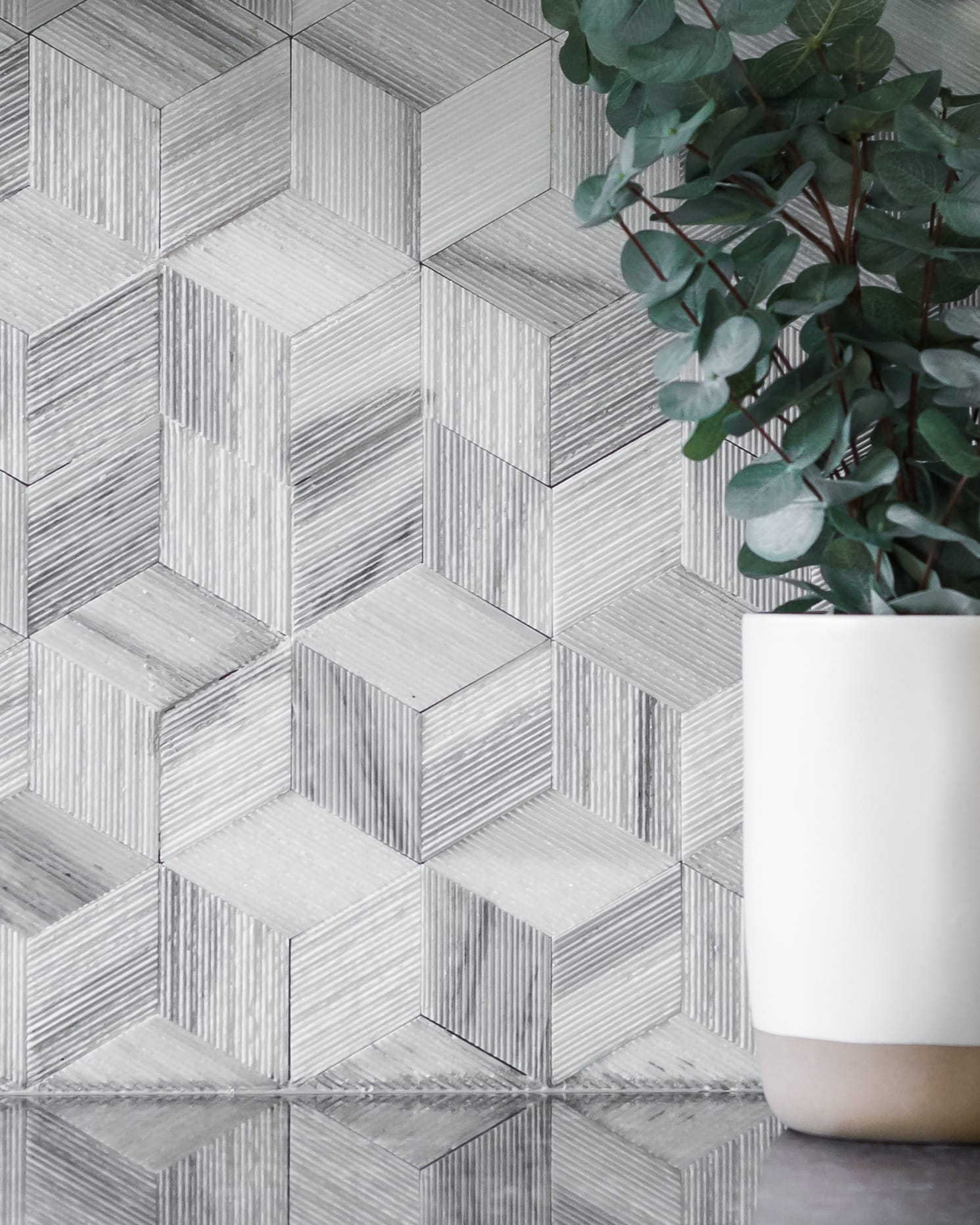 Kitchen remodel in Downers Grove - closeup of backsplash of hexagon tiles with a three dimensional box pattern.